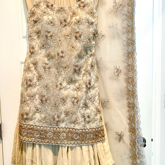 Gold Sharara - Picture 1 of 1